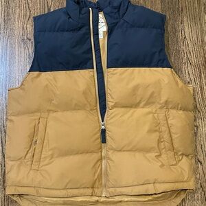 St. John's Bay Men's Black and Tan Puffer Vest